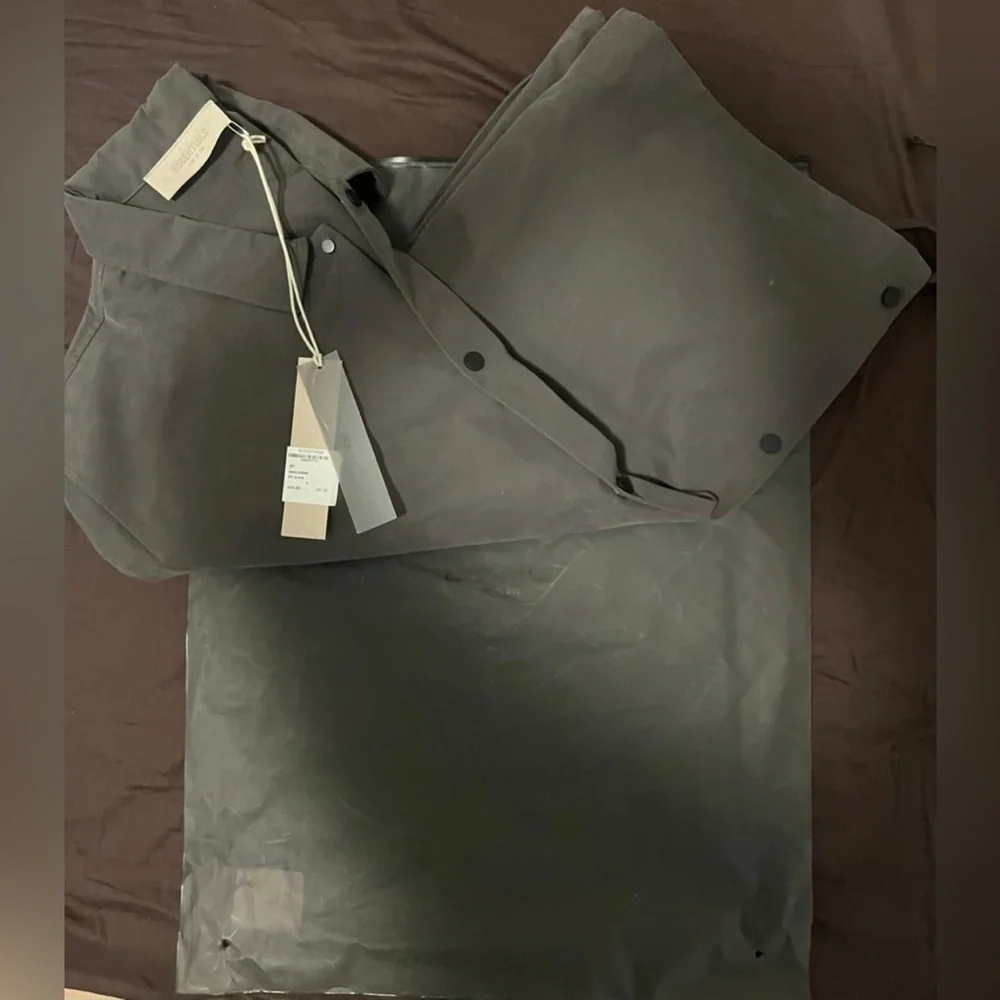 Essentials Shirt - Picture 2 of 4